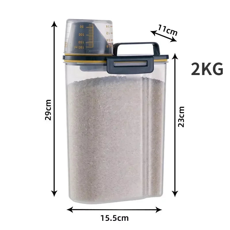 Contenedor hermético para croquetas con taza medidora (1.5 kg / 2 kg)
