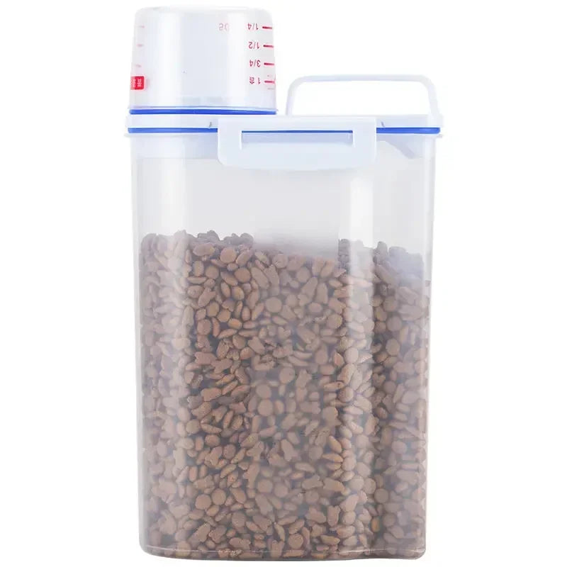 Contenedor hermético para croquetas con taza medidora (1.5 kg / 2 kg)